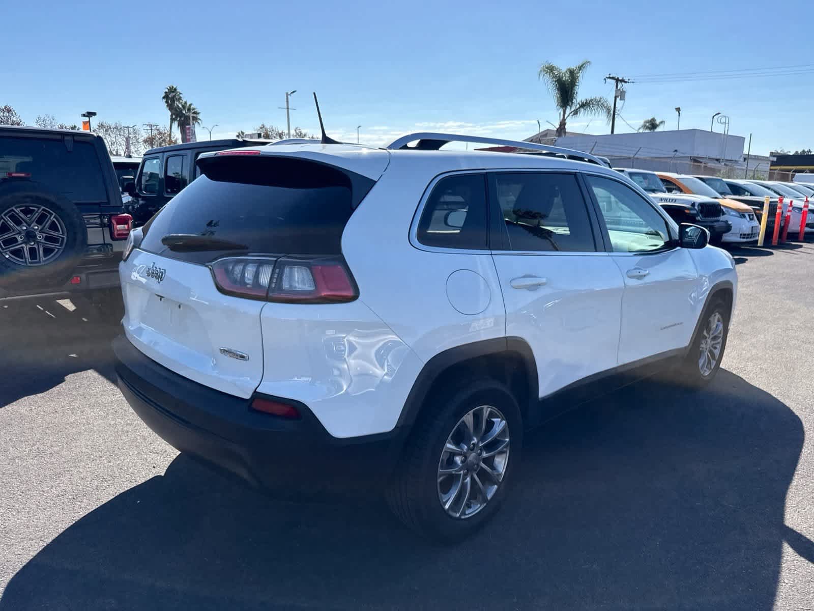 Used 2019 Jeep Cherokee Latitude Plus FWD image 11