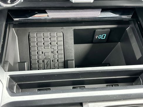 Used 2024 Ford F250 Lariat w/ Black Appearance Package image 28