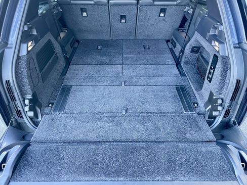 Used 2025 Land Rover Range Rover Long Wheelbase SE image 36