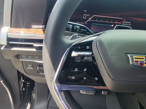 Certified 2025 Cadillac Escalade ESV Sport Platinum w/ LPO, Floor Liner Package AWD/4WD image 27