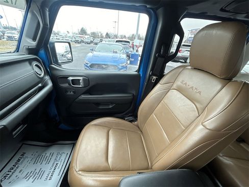 Used 2022 Jeep Wrangler Unlimited Sahara w/ Cold Weather Group image 13