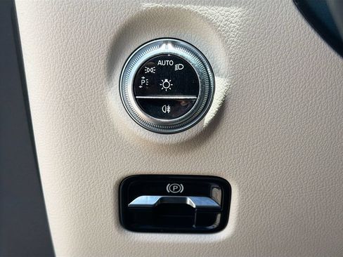 Used 2022 Mercedes-Benz C 300 Sedan w/ Pinnacle Trim Package image 36