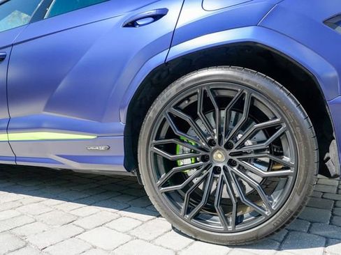 Used 2025 Lamborghini Urus SE image 18