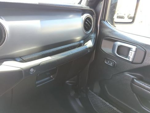 Used 2021 Jeep Gladiator Sport AWD/4WD image 8