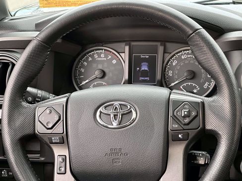 Used 2016 Toyota Tacoma TRD Sport image 20