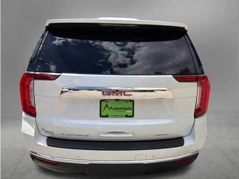 Used 2023 GMC Yukon SLT w/ SLT Premium Package AWD/4WD image 4