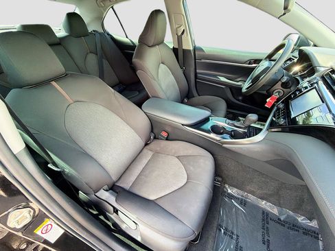 Used 2019 Toyota Camry LE FWD image 13