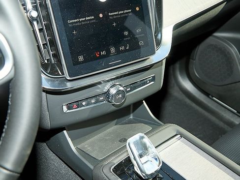 New 2026 Volvo XC90 B6 Ultra w/ Protection Package image 16