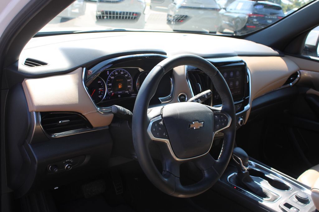 Used 2023 Chevrolet Traverse Premier FWD image 24