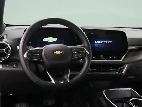 Used 2025 Chevrolet Equinox LT FWD image 8