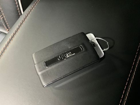 Used 2025 Jeep Grand Cherokee Summit image 11