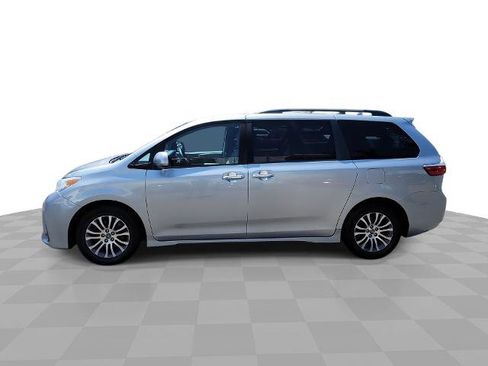Used 2019 Toyota Sienna XLE FWD image 1