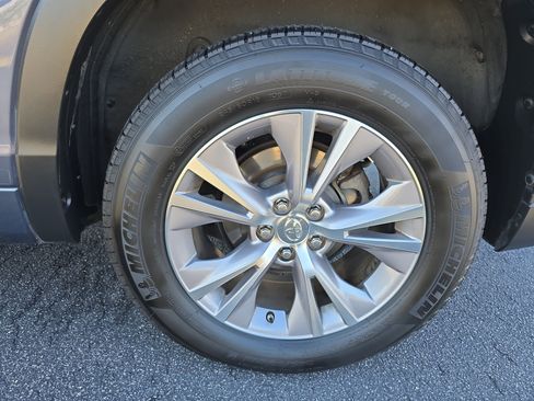 Used 2015 Toyota Highlander XLE image 31