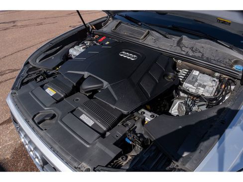 Used 2022 Audi Q8 Premium Plus image 30