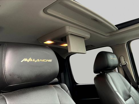 Used 2010 Chevrolet Avalanche LTZ AWD/4WD image 28