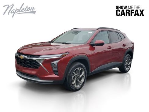 Used 2025 Chevrolet Trax LT FWD image 1