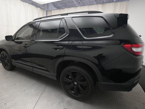 Certified 2025 Honda Pilot Black Edition image 36