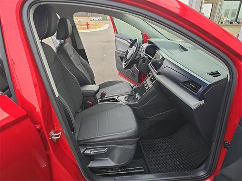 Used 2022 Volkswagen Taos SE image 18