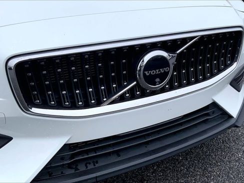 Used 2025 Volvo V60 B5 Cross Country Plus image 30