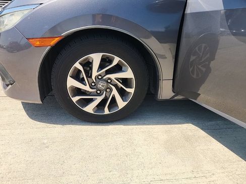 Used 2018 Honda Civic EX image 7