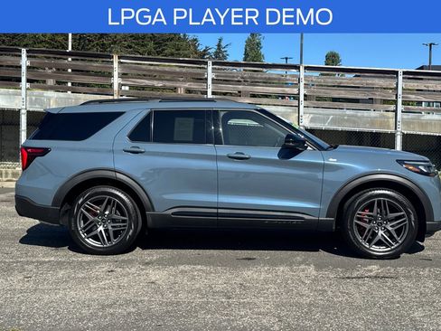 Used 2026 Ford Explorer ST-Line w/ ST-Line Street Pack AWD/4WD image 3