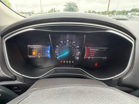 Used 2016 Ford Fusion SE w/ Equipment Group 202A FWD image 18