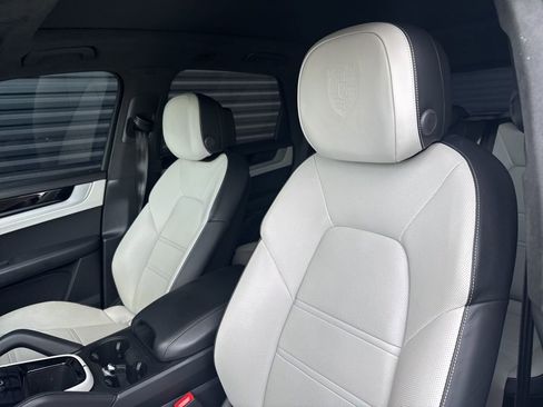 Certified 2024 Porsche Cayenne S AWD/4WD image 6