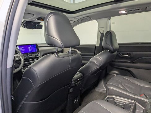 Used 2024 Toyota Grand Highlander Platinum image 27