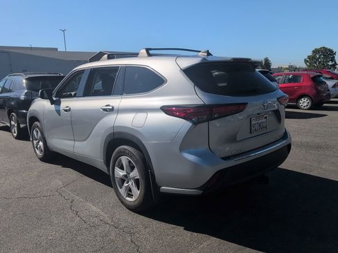 Certified 2022 Toyota Highlander LE image 5