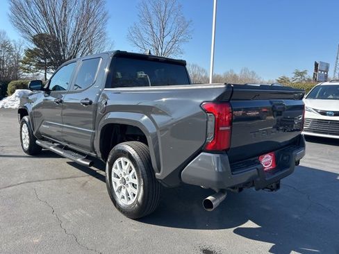 Used 2025 Toyota Tacoma SR5 image 9