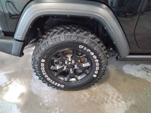 Used 2023 Jeep Wrangler Willys image 17