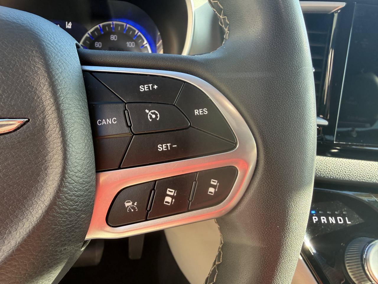 Used 2022 Chrysler Pacifica Touring-L FWD image 28