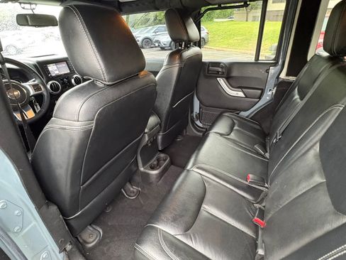 Used 2015 Jeep Wrangler Unlimited Rubicon AWD/4WD image 24