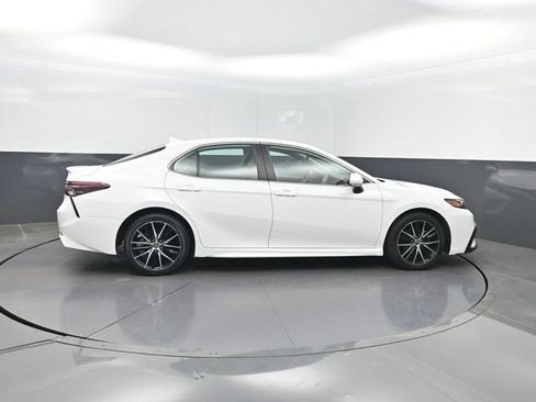 Used 2022 Toyota Camry SE FWD image 36