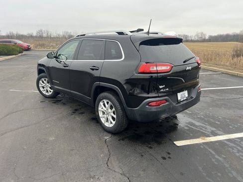 Used 2017 Jeep Cherokee Latitude w/ Cold Weather Group image 3