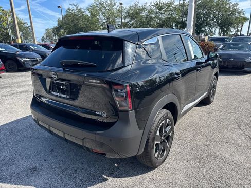 Certified 2025 Nissan Kicks SV AWD/4WD image 5