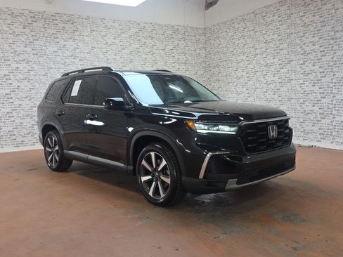 Used 2023 Honda Pilot Touring image 1