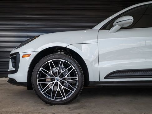 Certified 2024 Porsche Macan AWD/4WD image 11