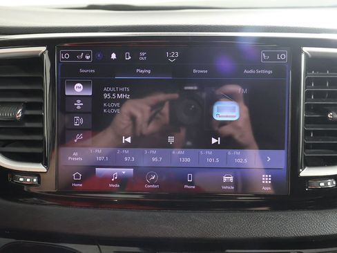 Used 2023 Chrysler Pacifica Touring-L FWD image 42