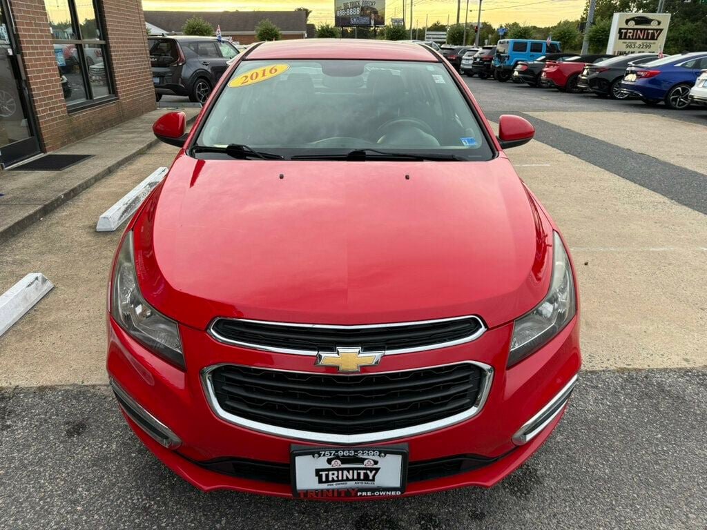 Used 2016 Chevrolet Cruze LT FWD image 2