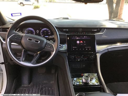 Used 2021 Jeep Grand Cherokee L Laredo RWD image 10