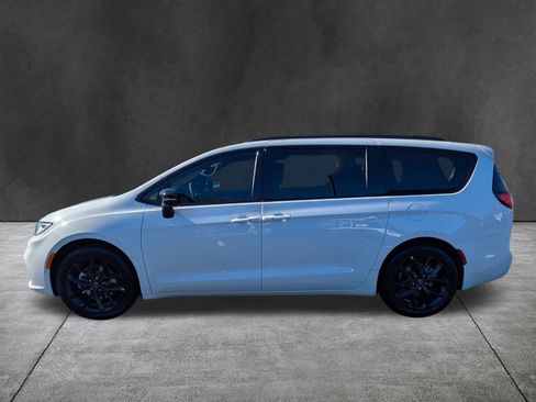New 2026 Chrysler Pacifica Select image 7
