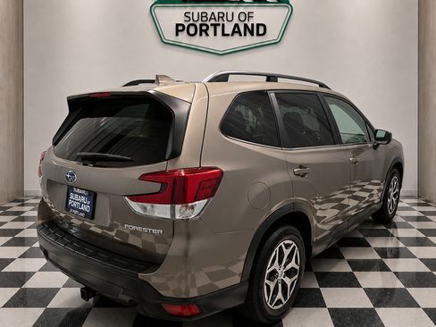 Used 2019 Subaru Forester Premium AWD/4WD image 3