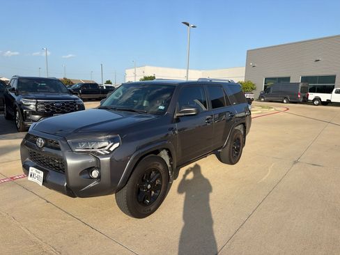 Used 2017 Toyota 4Runner SR5 RWD image 3