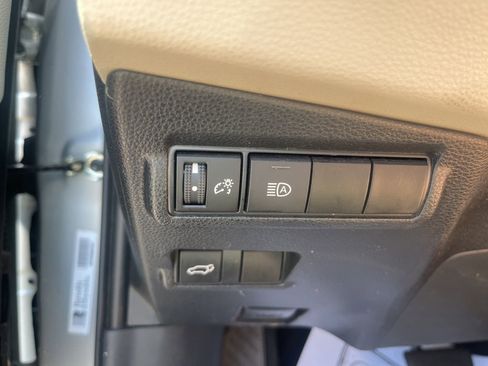 Used 2022 Toyota Corolla Cross XLE w/ Convenience Package image 13