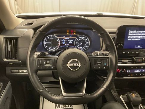 Used 2023 Nissan Pathfinder SL image 7