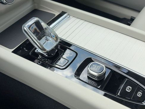 New 2026 Volvo XC60 T8 Ultra w/ Protection Package Premier image 17