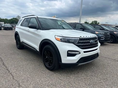 Certified 2024 Ford Explorer XLT w/ Equipment Group 202A AWD/4WD image 3