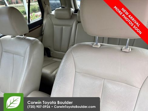 Used 2009 Hyundai Santa Fe Limited w/ Navigation Pkg 5 FWD image 9