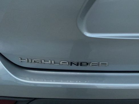 Used 2021 Toyota Highlander XLE AWD/4WD image 58